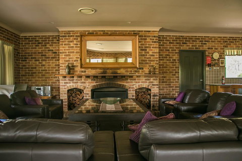 Ironstone Estate Lovedale - Accommodation QLD 25