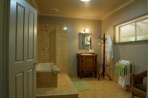 Ironstone Estate Lovedale - Accommodation QLD 32