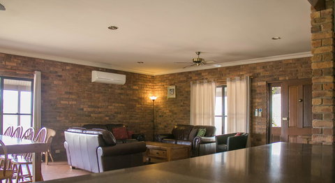 Ironstone Estate Lovedale - Accommodation QLD 17