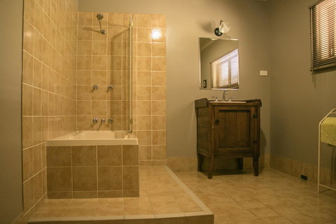 Ironstone Estate Lovedale - Accommodation QLD 10