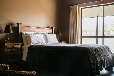 Ironstone Estate Lovedale - Accommodation QLD 22