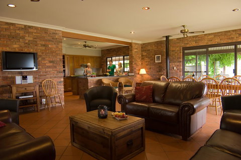 Ironstone Estate Lovedale - Accommodation QLD 30