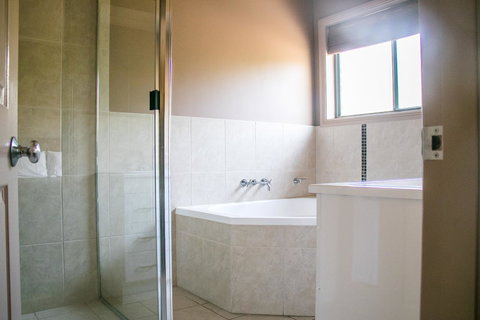 Ironstone Estate Lovedale - Accommodation QLD 6