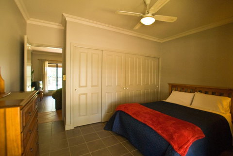 Ironstone Estate Lovedale - Accommodation QLD 33