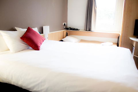Ibis Newcastle - Accommodation QLD 2