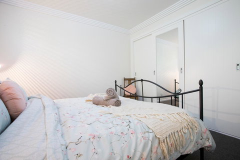 Armidale Cottage - House 2 - Accommodation QLD 24