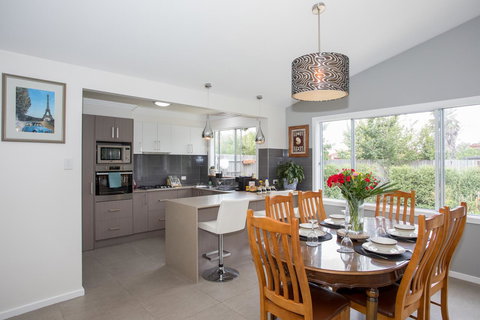 Armidale Cottage - House 2 - Accommodation QLD 18