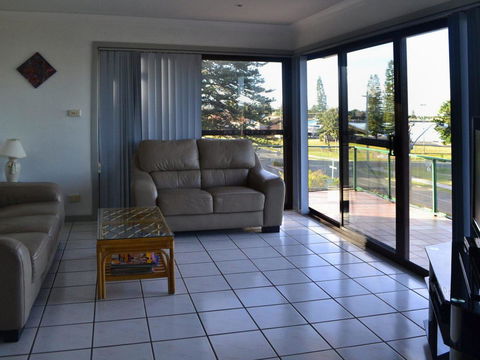 Oxley 8 At Tuncurry - Accommodation QLD 0