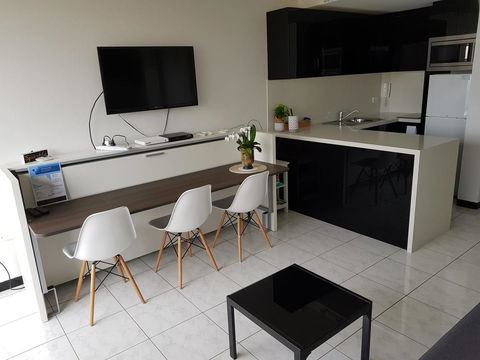 Manly Central Executive - Accommodation QLD 8