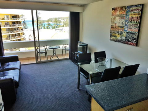 Manly Central Executive - Accommodation QLD 5