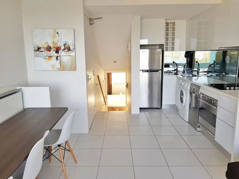 Manly Central Executive - Accommodation QLD 7