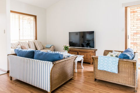 Ambience - Accommodation QLD 6