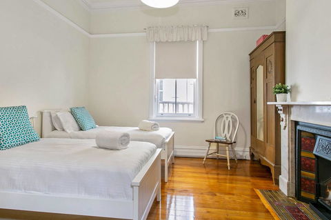 Oversized 2 Bedroom Manly Beach House - Accommodation QLD 5
