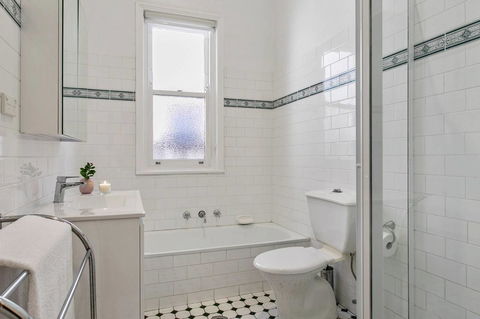 Oversized 2 Bedroom Manly Beach House - Accommodation QLD 8