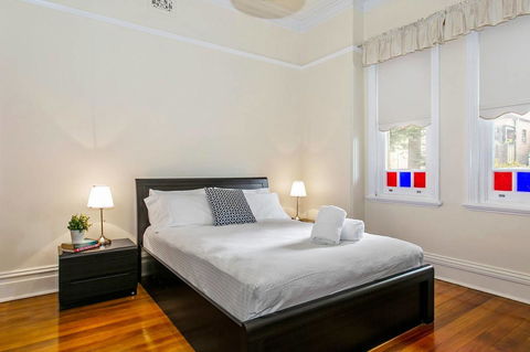 Oversized 2 Bedroom Manly Beach House - Accommodation QLD 6