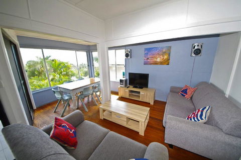Apollo 1, 9 Hodgson Street - Accommodation QLD 0