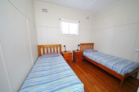 Apollo 1, 9 Hodgson Street - Accommodation QLD 6