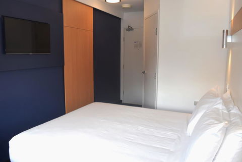 Ibis Budget - Gosford - Accommodation QLD 8