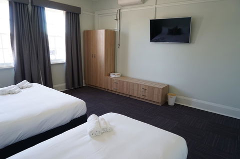 Rosehill Hotel - Accommodation QLD 6