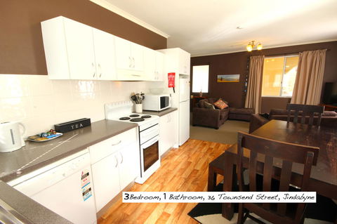 Full Circle Apartments - Accommodation QLD 19