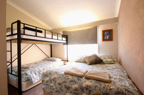 Full Circle Apartments - Accommodation QLD 4