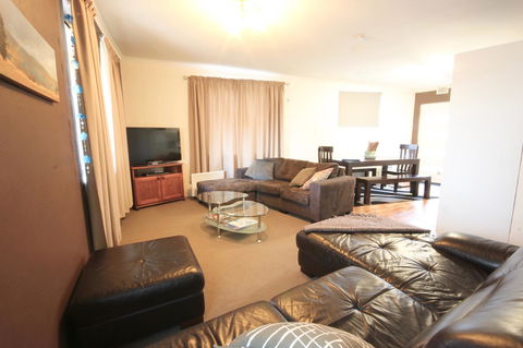 Full Circle Apartments - Accommodation QLD 6