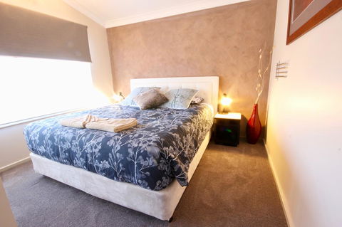 Full Circle Apartments - Accommodation QLD 2