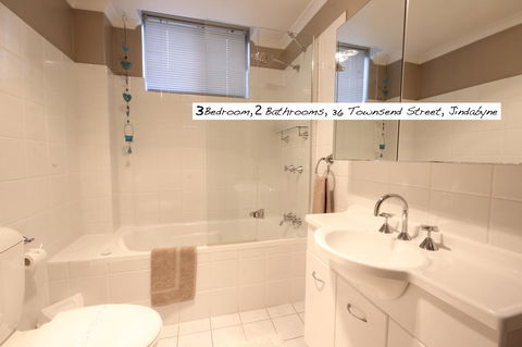 Full Circle Apartments - Accommodation QLD 13