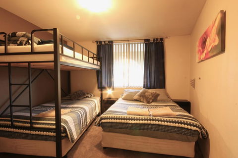 Full Circle Apartments - Accommodation QLD 3