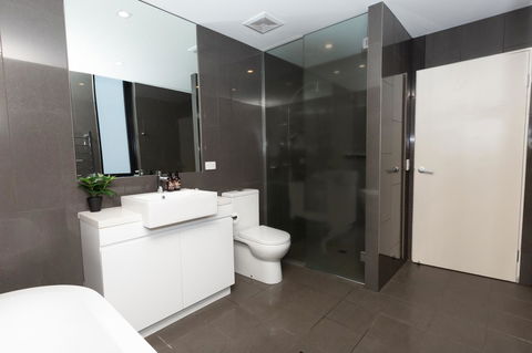 Brand New Executive Apartment - Accommodation QLD 11