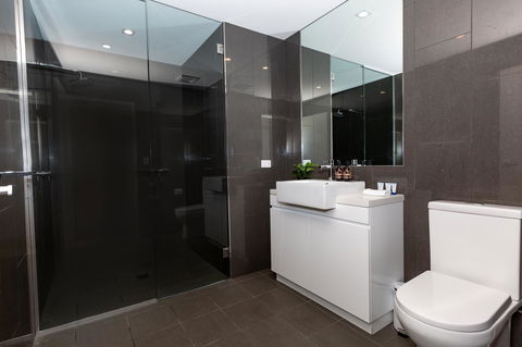 Brand New Executive Apartment - Accommodation QLD 16