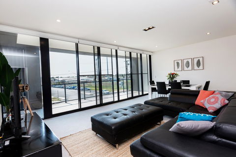 Brand New Executive Apartment - Accommodation QLD 21