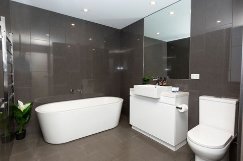 Brand New Executive Apartment - Accommodation QLD 10