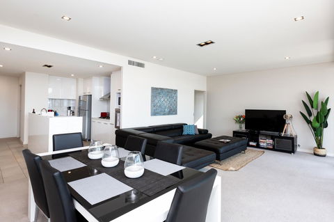 Brand New Executive Apartment - Accommodation QLD 0