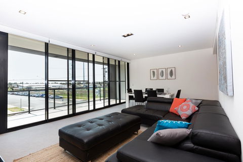 Brand New Executive Apartment - Accommodation QLD 2