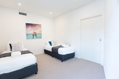 Brand New Executive Apartment - Accommodation QLD 15