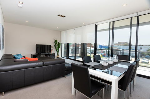 Brand New Executive Apartment - Accommodation QLD 3