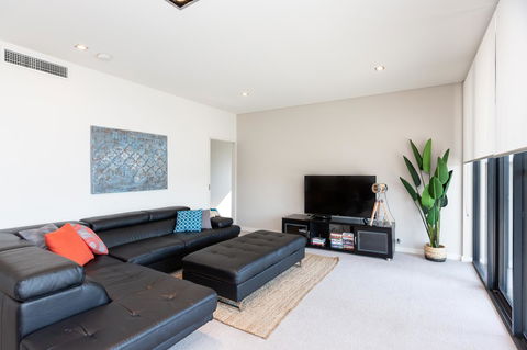 Brand New Executive Apartment - Accommodation QLD 22