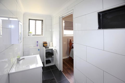 Pound Creek Gallery - Accommodation QLD 6