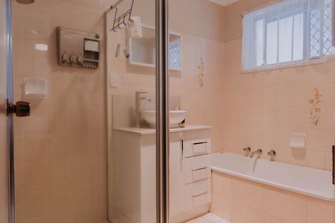 Central Wagga Self Catering Apartment - Accommodation QLD 11