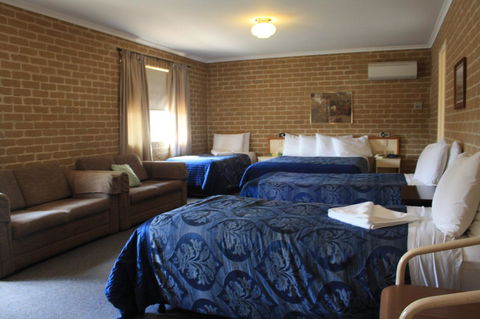 Grand Manor Motor Inn - Accommodation QLD 1