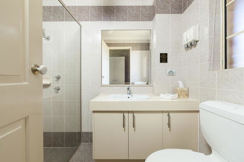 Grand Manor Motor Inn - Accommodation QLD 9