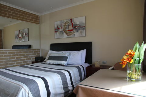 Grand Manor Motor Inn - Accommodation QLD 4