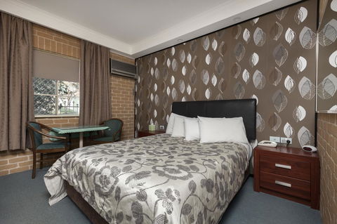 Grand Manor Motor Inn - Accommodation QLD 0