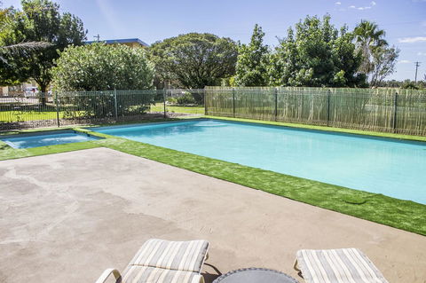 Allonville Gardens Motel - Accommodation QLD 9