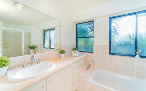 The Cove Yamba - Accommodation QLD 16