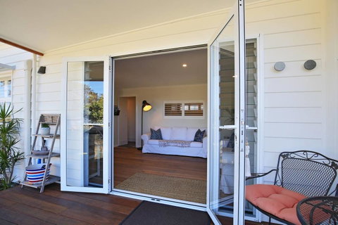 Jervis Bay Beach Shack I Pet Friendly - Accommodation QLD 10