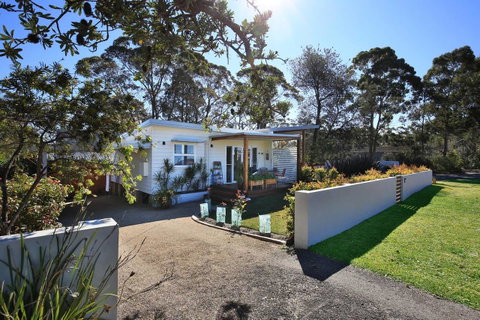 Jervis Bay Beach Shack I Pet Friendly - Accommodation QLD 15