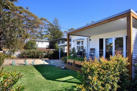Jervis Bay Beach Shack I Pet Friendly - Accommodation QLD 14