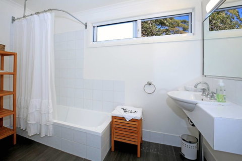 Jervis Bay Beach Shack I Pet Friendly - Accommodation QLD 8